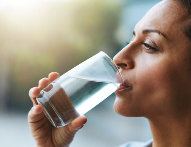 बिहानको समयमा मनतातो पानी पिउनुको फाइदा