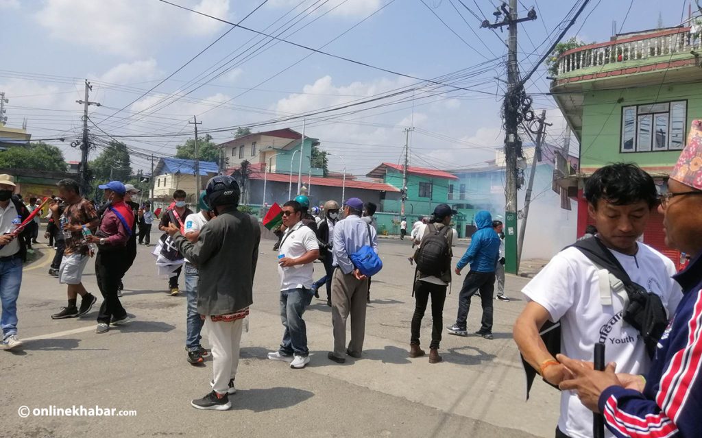 कोशी प्रदेश ः बाहिर झडप, भित्र संसद बैठक