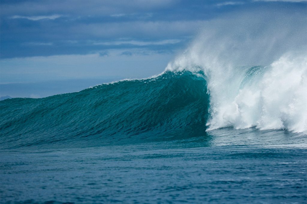 समुद्रमा यत्रतत्र छरिएर रहेको छ सुन ! किन निकालिंदैन आखिर डुबेको सुन ?
